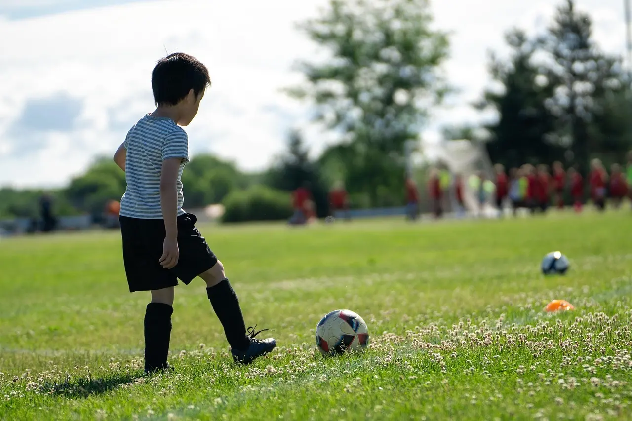 Sene udvisninger, straffespark og et hattrick: Overblik over Division 1 runde 3