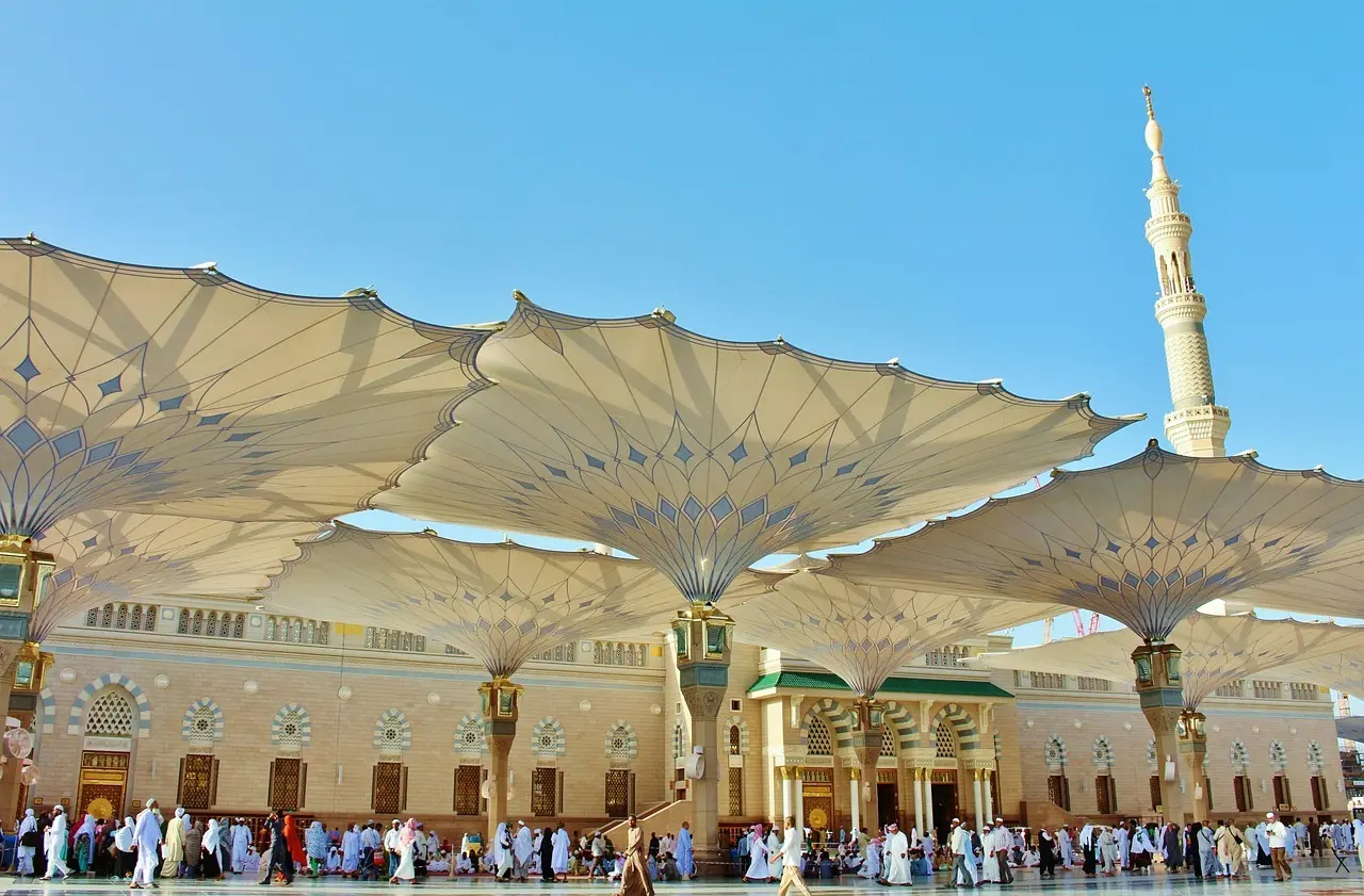 Hvordan er vejret i Saudi-Arabien i februar måned?