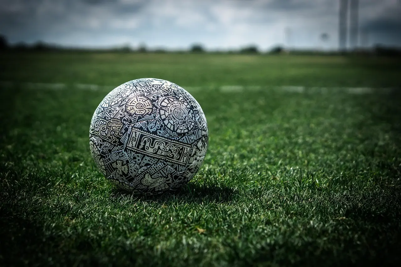 Pro League 25/26, runde 1: storsejre, sene udligninger og disciplinære dramaer