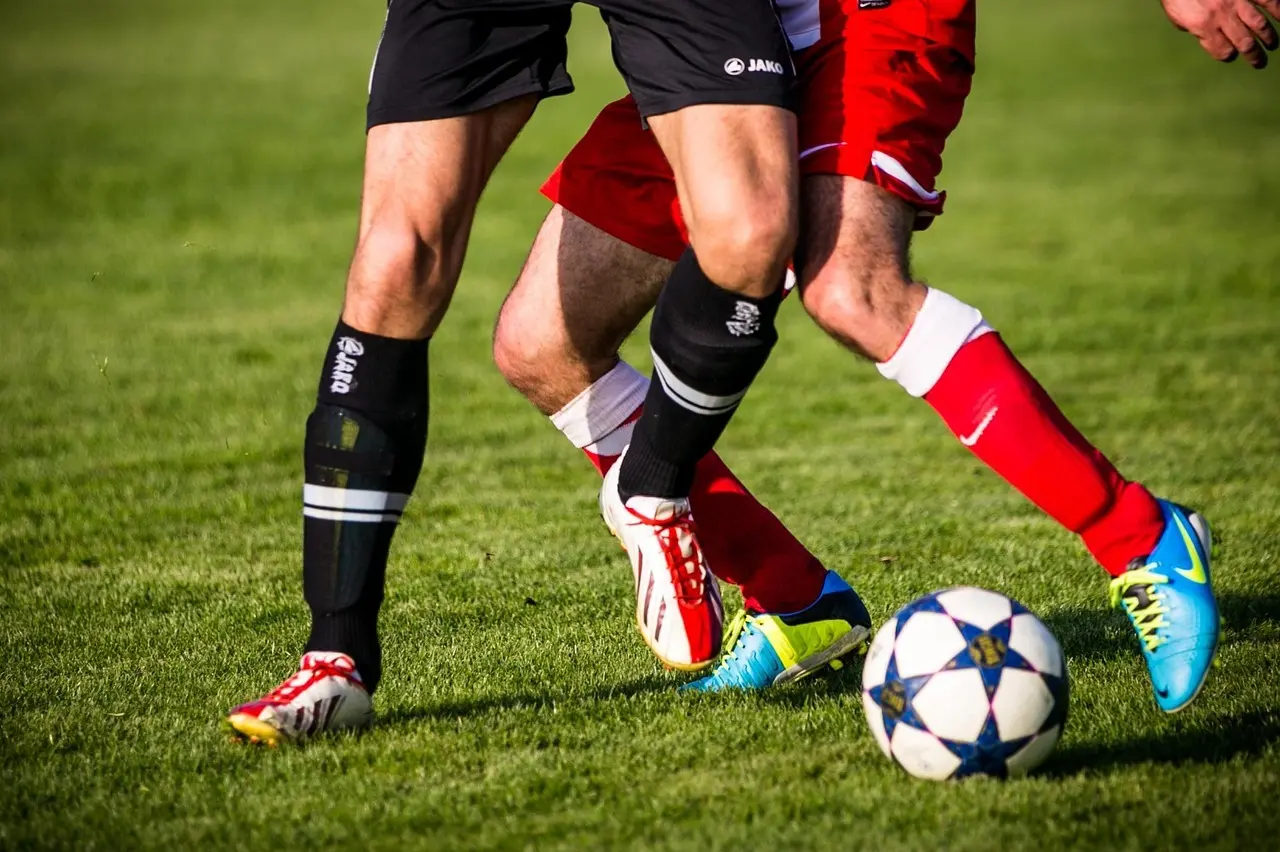 Division 1 runde 34: Storsejre, straffespark og dramatiske slutminutter – hele runden samlet ét sted